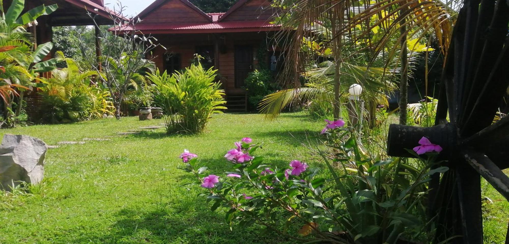 The Hidden Oasis Bungalows Kampot Exterior photo